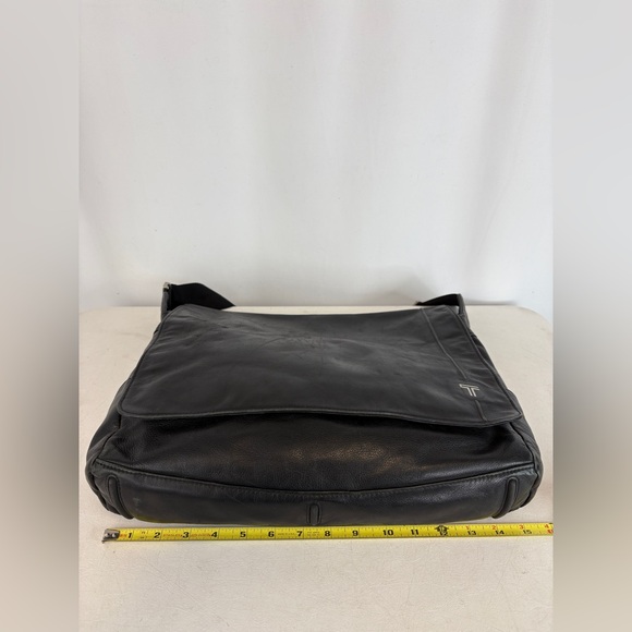 Tumi leather unisex laptop crossbody messenger bag - Picture 3 of 8